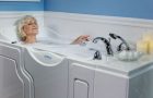5 Benefits of Walk-in Bathtubs Over Standard Tubs
